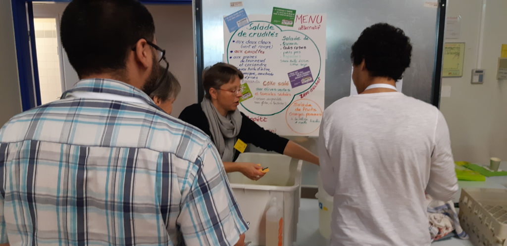 Les bénévoles d'Alternatiba et Cyclamaine ont préparé un repas local, bio, zéro déchets... et bon !