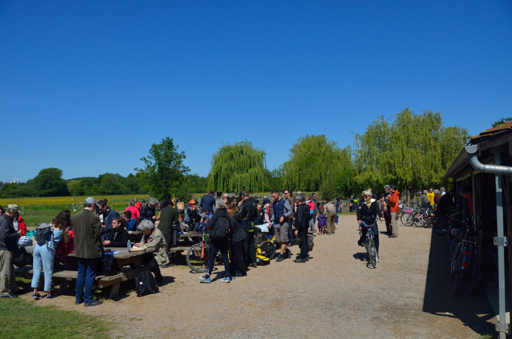 Le week-end s'est conclu avec un trajet qui a rassemblé 120 cyclistes et un pique-nique à l'Arche de la nature